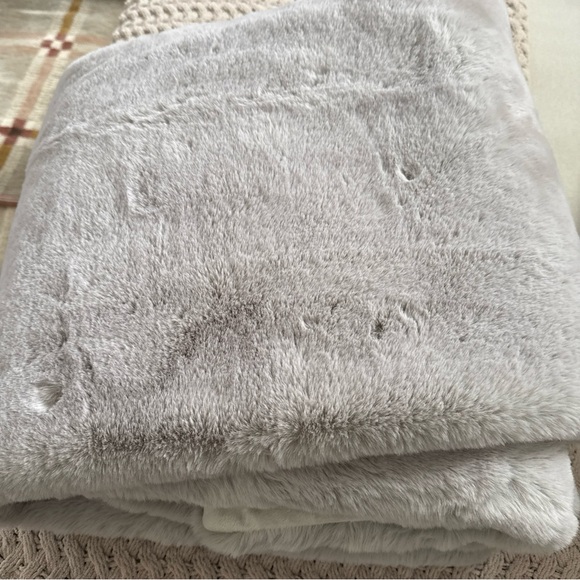 West Elm Faux Fur Chinchilla Throw 47X60 Frost Grey - Picture 3 of 6